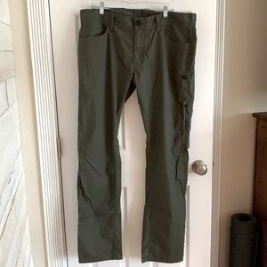 Oakley Long Pants Army Green Size 38/34
